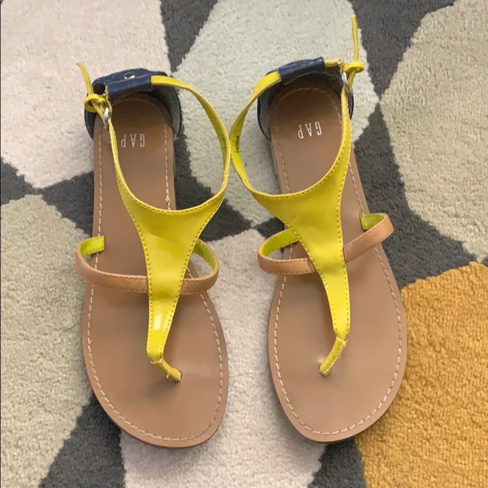 Gap sandals